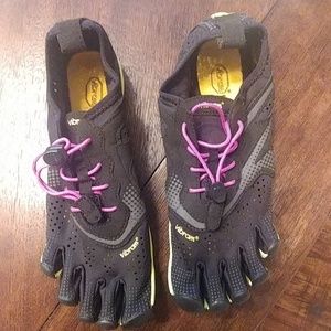 Vibram fivefingers size 7.5 never worn